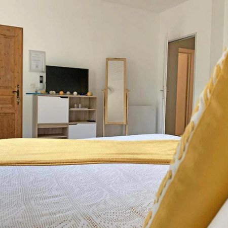 Hotel Les Tables Aux Vaches Raviege La Salvetat-sur-Agout Esterno foto